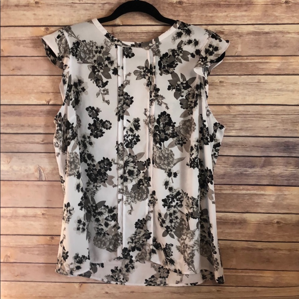 Elle Sleeveless Shirt